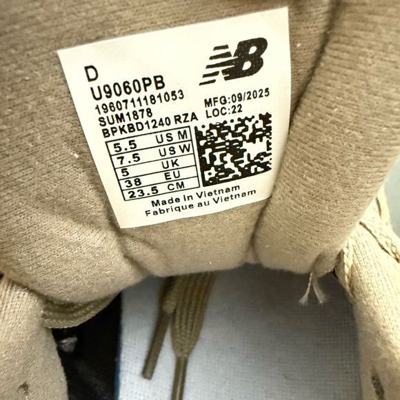 New Balance 9060 Running Shoes Sneakers Womens Size (7.5) - Mens (5.5) - Picture 8 of 8